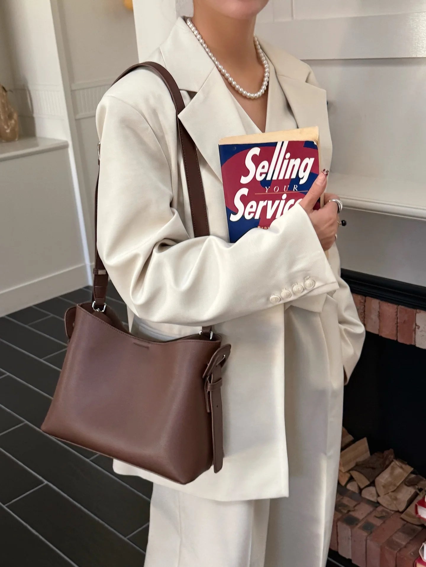 2026 Designer Winter Matte Maroon Color Top Handle Bucket Tote Large Suede Cow Leather Women Shoulder Bag Quality Nubuck Handbag