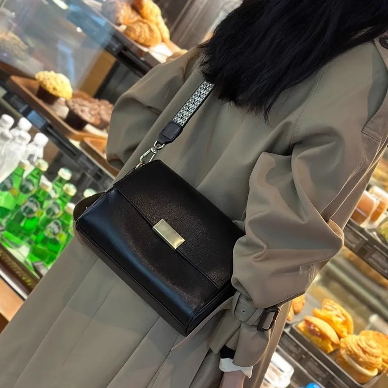 Fashion Handbags WOMEN crossbody bags Vintage Genuine leather women shoulder bag Small square bag soft leather cowhide