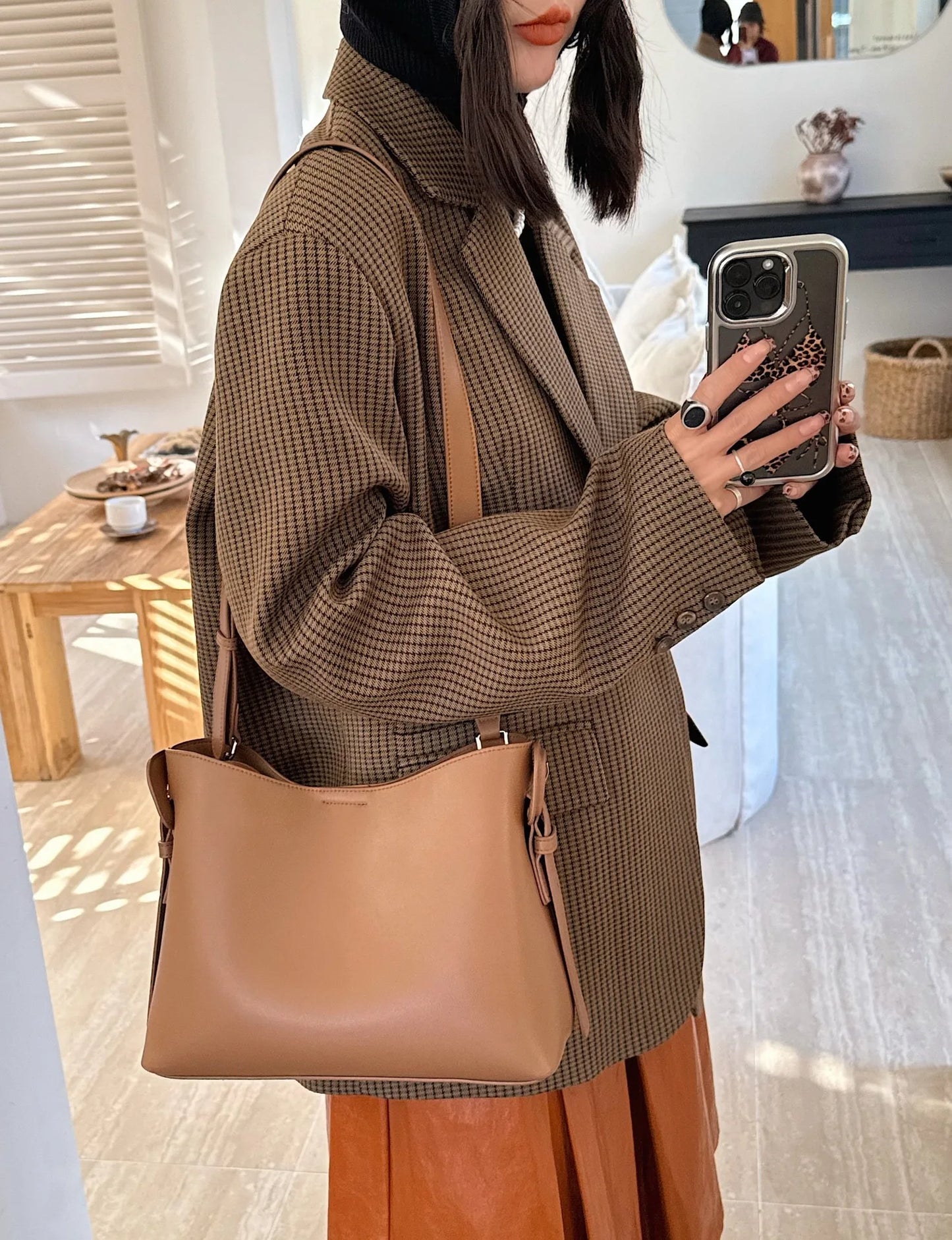 2026 Designer Winter Matte Maroon Color Top Handle Bucket Tote Large Suede Cow Leather Women Shoulder Bag Quality Nubuck Handbag